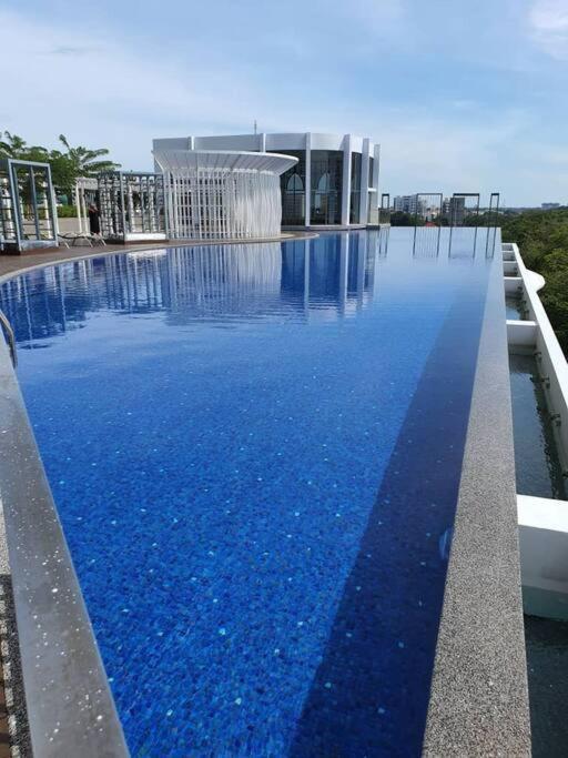 Nice Stay In Heart Of Kota Bharu@Troika,Free Wifi. Dış mekan fotoğraf